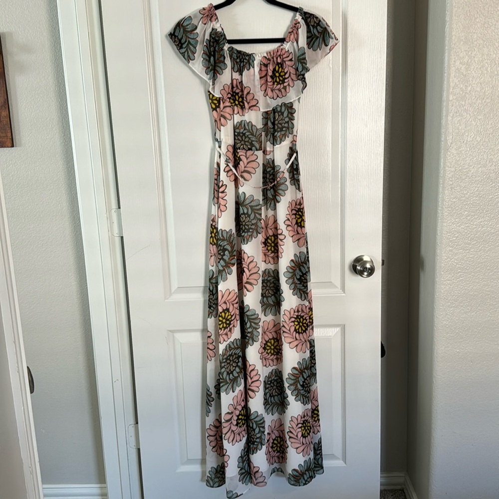 Floral off the shoulders maxi dress